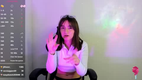 Snapshot of _alicerosse2 chatting on 12.12.24 ALICE online show from 12.12.24