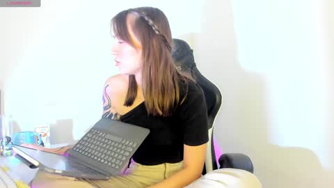 Snapshot of _alicerosse2 chatting on 01.16.25 ALICE online show from 01.16.25