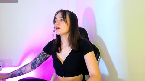 Snapshot of _alicerosse2 chatting on 01.17.25 ALICE online show from 01.17.25