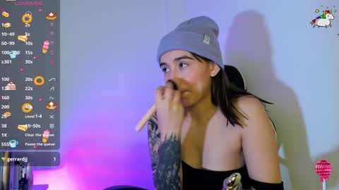 Snapshot of _alicerosse2 chatting on 01.22.25 ALICE online show from 01.22.25