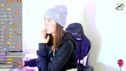 Snapshot of _alicerosse2 chatting on 01.22.25 ALICE online show from 01.22.25