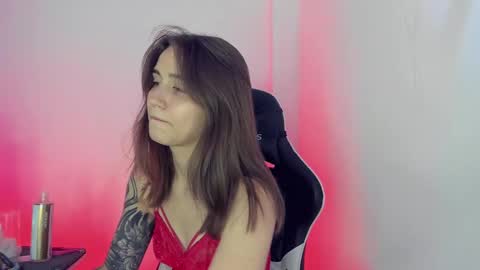 Snapshot of _alicerosse2 chatting on 03.05.25 ALICE online show from 03.05.25