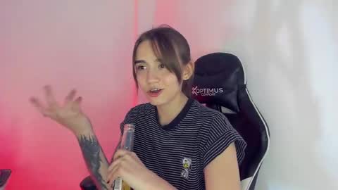 Snapshot of _alicerosse2 chatting on 03.05.25 ALICE online show from 03.05.25