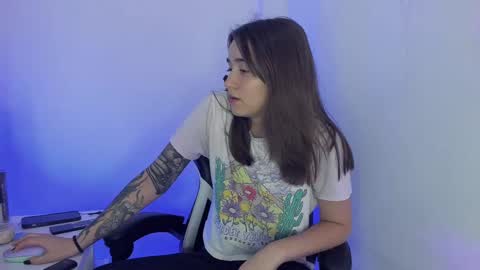 Snapshot of _alicerosse2 chatting on 03.06.25 ALICE online show from 03.06.25