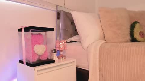 Snapshot of _alissonrose chatting on 11.30.25 Karo online show from 11.30.25