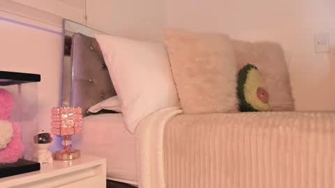 Snapshot of _alissonrose chatting on 12.04.25 Karo online show from 12.04.25