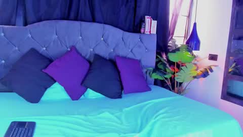 Amy    online show from 02.04.25