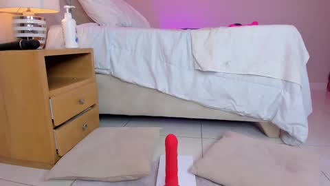 ngela  online show from 02.11.25