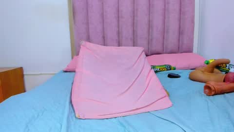 Snapshot of _aniisha_ chatting on 02.15.25 Any online show from 02.15.25