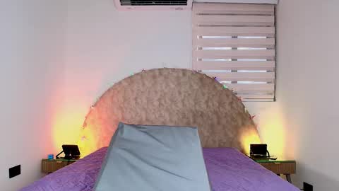 Snapshot of _aniisha_ chatting on 12.01.25 Any online show from 12.01.25