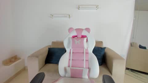    online show from 10.03.25