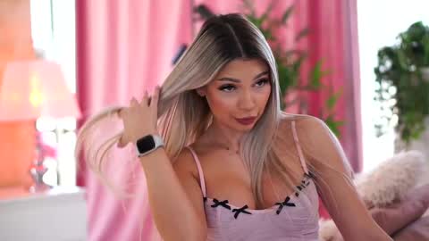 Arielle online show from 02.11.25