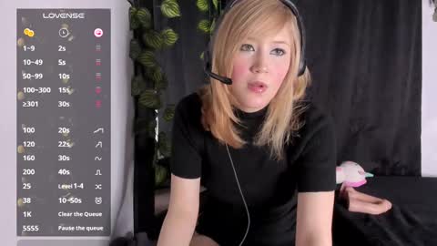 Snapshot of _avril_moore_ chatting on 02.25.25 _avril_moore_ online show from 02.25.25