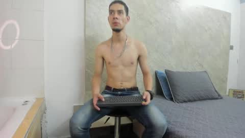 Snapshot of _axel_09 chatting on 04.10.26 _axel_09 online show from 04.10.26