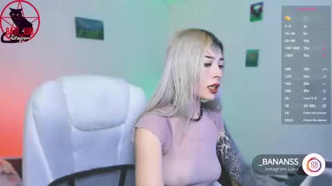 Snapshot of _baterchatur chatting on 11.17.25 Lunita online show from 11.17.25