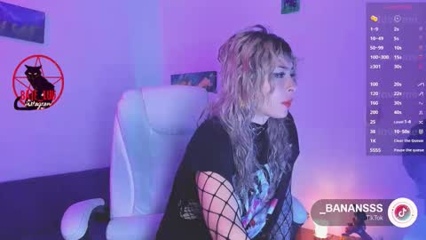 Snapshot of _baterchatur chatting on 12.14.25 Lunita online show from 12.14.25