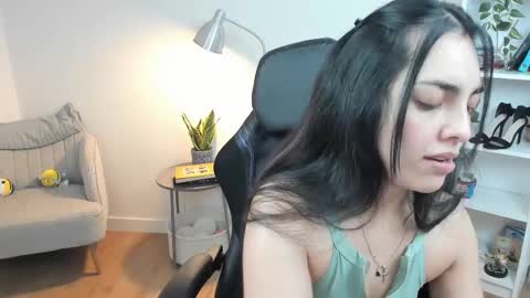 Bella Evans online show from 03.03.25