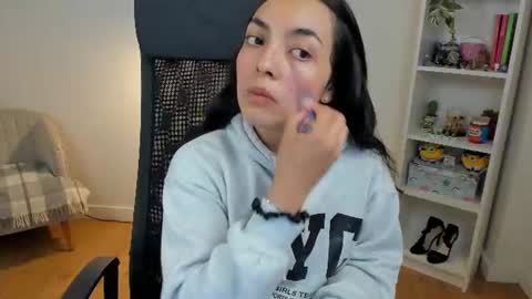 Bella Evans online show from 06.12.26