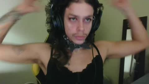 Snapshot of _besta chatting on 06.21.26 _besta online show from 06.21.26