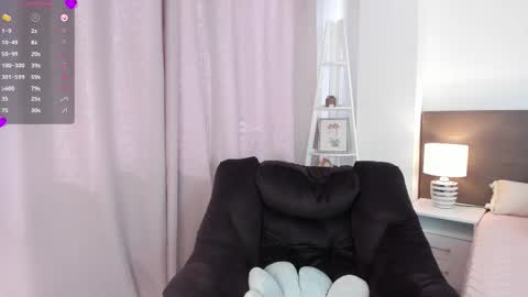 Snapshot of _bleuelune chatting on 10.24.25 Mary online show from 10.24.25