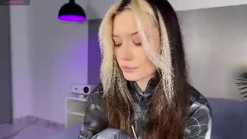 Snapshot of _blowjob_queen_ chatting on 07.12.26 Hey were Vi and Alex VACATION FROM OCTOBER 31 TO NOVEMBER 12. AVAILABLE ON INST online show from 07.12.26