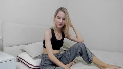 Snapshot of _candybb chatting on 12.02.25 online show from 12.02.25