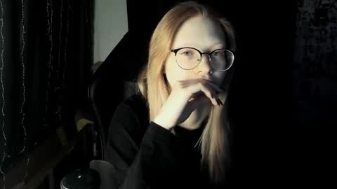 Snapshot of _caramel_milk_ chatting on 12.31.24 Merlizz online show from 12.31.24