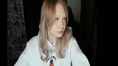 Snapshot of _caramel_milk_ chatting on 01.21.25 Merlizz online show from 01.21.25