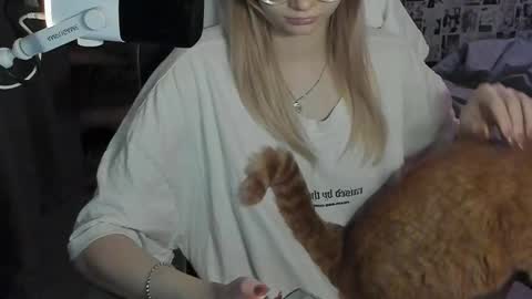 Snapshot of _caramel_milk_ chatting on 10.30.25 Merlizz online show from 10.30.25