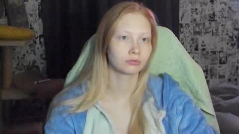 Snapshot of _caramel_milk_ chatting on 11.29.25 Merlizz online show from 11.29.25