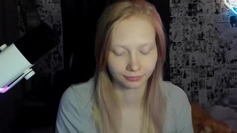 Snapshot of _caramel_milk_ chatting on 12.04.25 Merlizz online show from 12.04.25