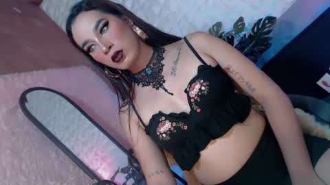 Caroline online show from 02.12.25