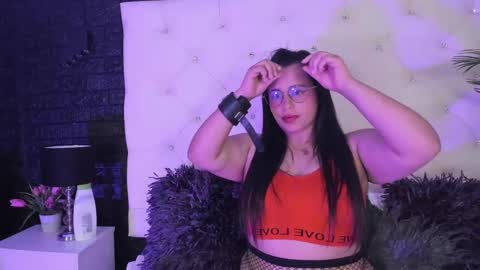 Snapshot of _carolinee_sweet chatting on 01.08.25 Caroline Sweet online show from 01.08.25