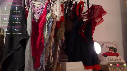 Snapshot of _cindy_rella_ chatting on 12.17.25 _cindy_rella_ online show from 12.17.25