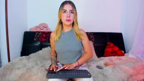  Chloe  online show from 02.19.25