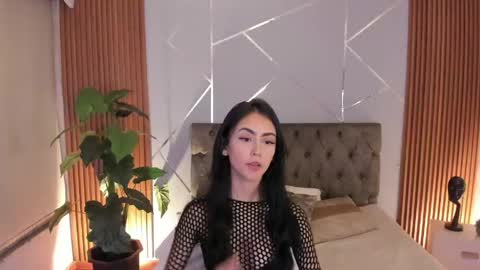 Snapshot of _coraliinee_ chatting on 04.25.26 Coraline online show from 04.25.26