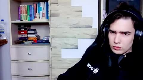 Snapshot of _crise_next_door_ chatting on 10.06.25 _crise_next_door_ online show from 10.06.25