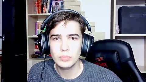 Snapshot of _crise_next_door_ chatting on 10.16.25 _crise_next_door_ online show from 10.16.25