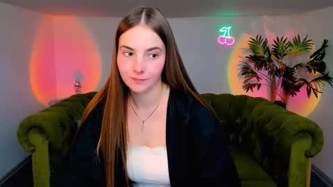 Snapshot of _cuddle_bug_ chatting on 09.16.25 Erika online show from 09.16.25