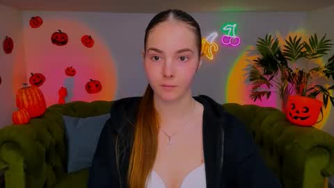 Snapshot of _cuddle_bug_ chatting on 11.02.25 Erika online show from 11.02.25