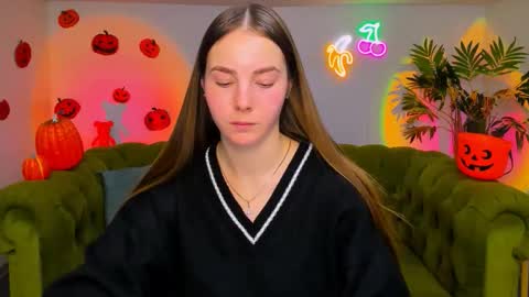 Snapshot of _cuddle_bug_ chatting on 11.13.25 Erika online show from 11.13.25