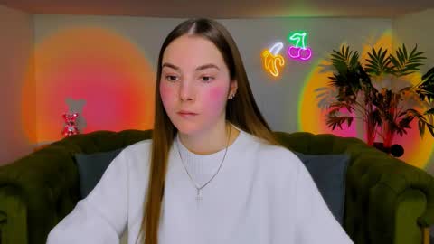 Snapshot of _cuddle_bug_ chatting on 11.19.25 Erika online show from 11.19.25