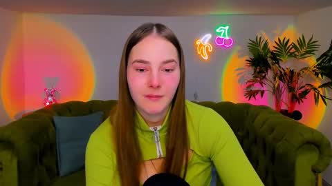 Snapshot of _cuddle_bug_ chatting on 11.27.25 Erika online show from 11.27.25