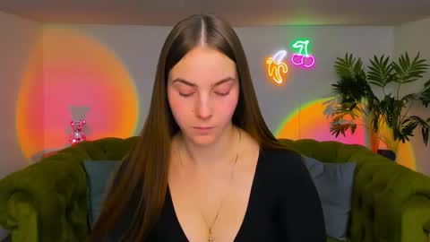 Snapshot of _cuddle_bug_ chatting on 12.02.25 Erika online show from 12.02.25