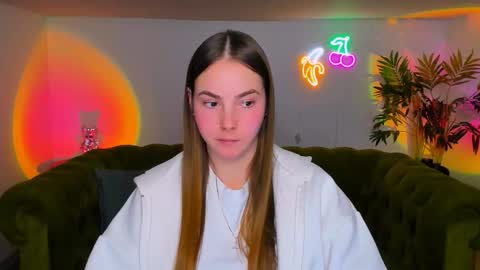 Snapshot of _cuddle_bug_ chatting on 12.03.25 Erika online show from 12.03.25