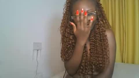 Snapshot of _cutestephanie chatting on 10.29.25 STEPH online show from 10.29.25