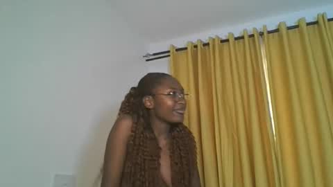 Snapshot of _cutestephanie chatting on 11.12.25 STEPH online show from 11.12.25
