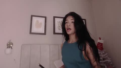 Snapshot of _dakota_a chatting on 12.20.25 Dakota online show from 12.20.25