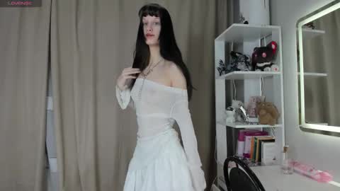 Emilia online show from 12.04.25