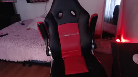 Snapshot of _dennise chatting on 10.02.25 _dennise online show from 10.02.25